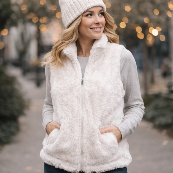 Nicole Miller Jackets & Blazers - Nicole Miller Reversible Faux Fur Sherpa Puffer Vest White Size M Zip Pockets